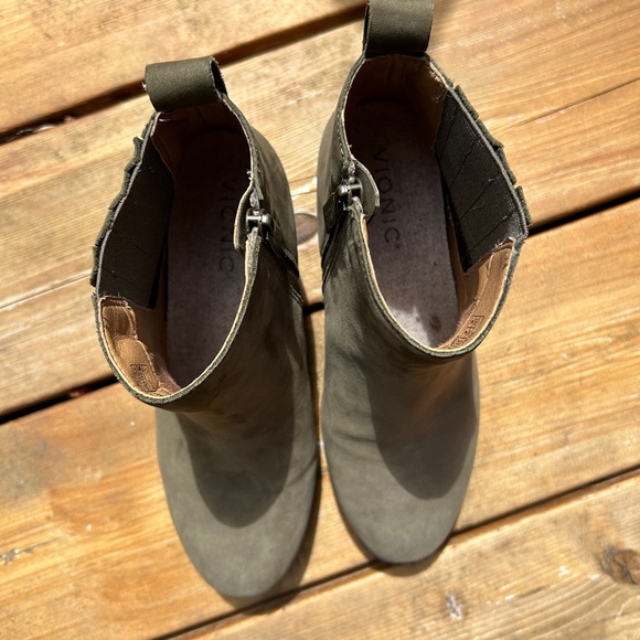 Vionic Wilma Olive Nubuck Waterproof Boots Size 6 - Picture 8 of 16